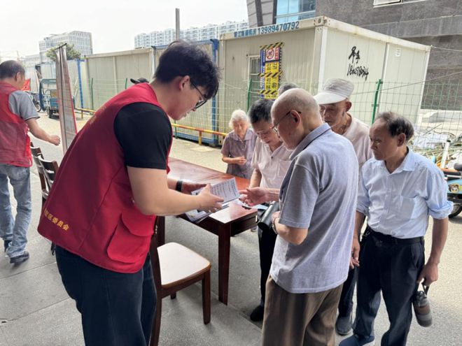 【企退】适老化改造“小细节”托起华丰社区“大幸福”(图2)