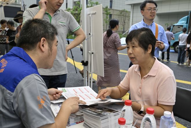 适老化改造也能很方便！TA们在家门口“沉浸式体验”→(图6)
