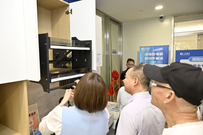 适老化改造也能很方便！TA们在家门口“沉浸式体验”→(图13)