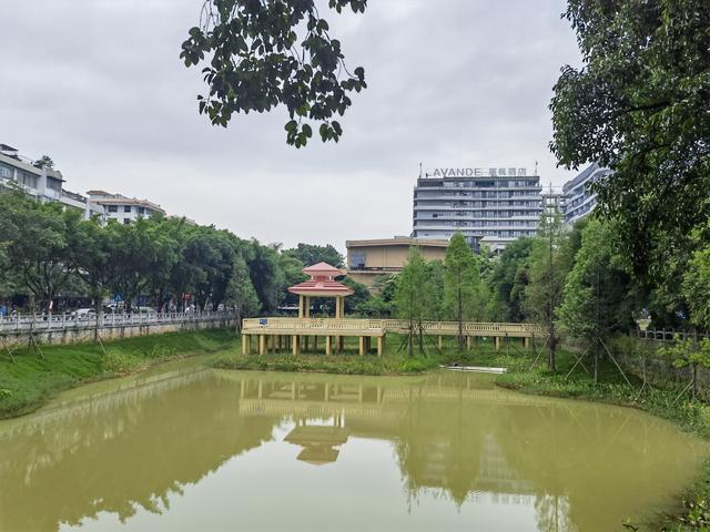 漫步彩虹步道 居民点赞老旧小区改造项目(图4)
