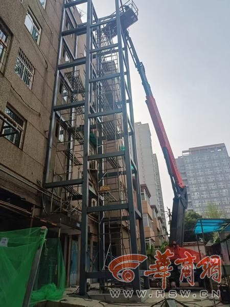 社区治理·你我共建老旧小区圆了“电梯梦”：西安一院落加装电梯 老人出门次数多了 邻里关系近了(图2)