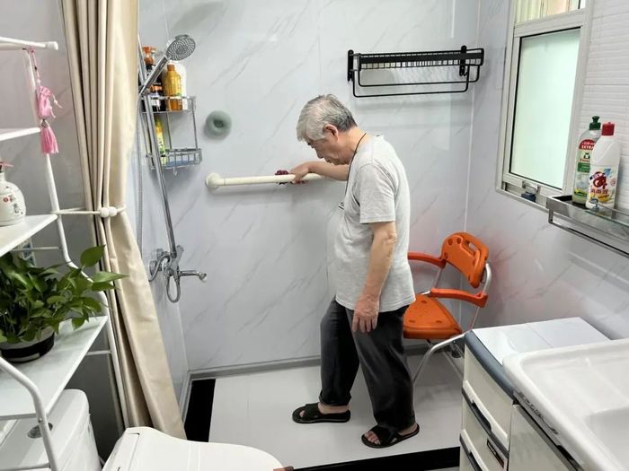 “登山”电梯、外骨骼……景区适老化改造上线 “银发族”出游热潮攀升(图1)