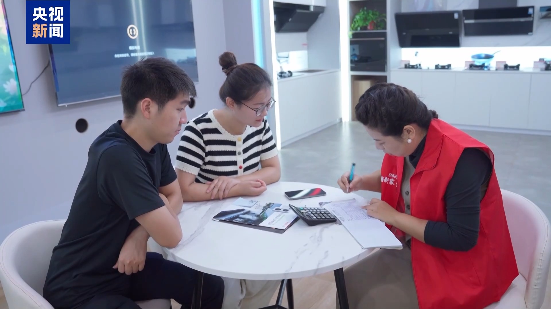 从家电到农机 “以旧换新”点燃国庆中秋假期消费热潮(图1)