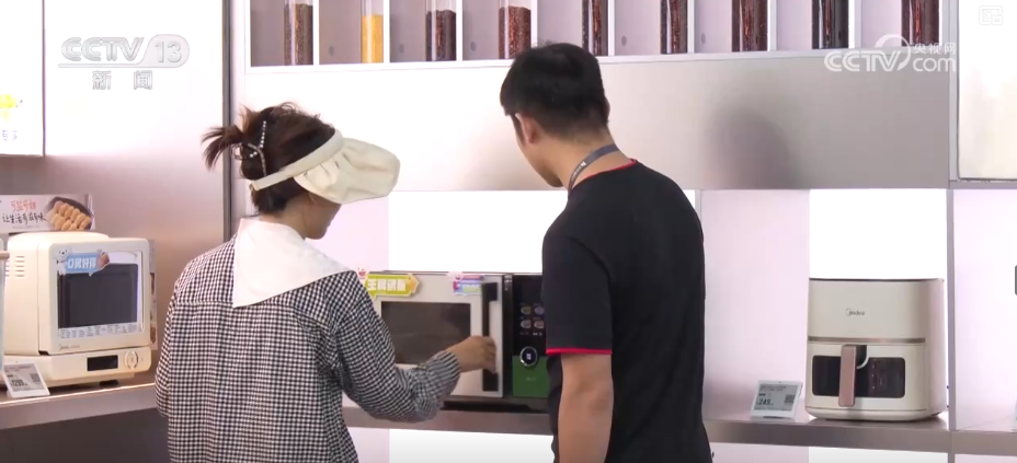 假期消费火热！“国补+折扣+优惠”礼包加码发力激活“金九银十”消费新潜力(图1)