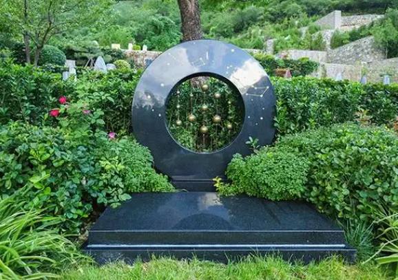 独居和空巢老人超13亿全国政协委员、尚品宅配李连柱：建议加快培育家庭陪伴机器人产业(图1)