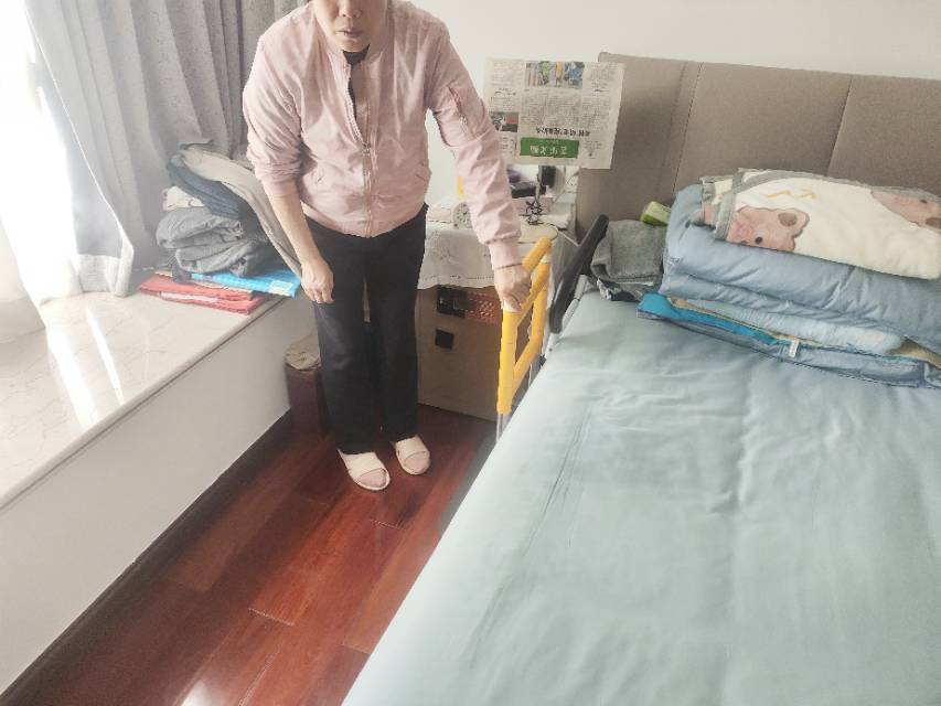 张肖代表—— 加快适老化设施改造(图1)