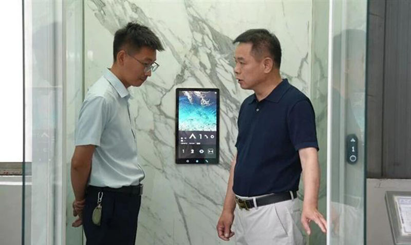 95岁老人圆了“下楼梦”：阜阳市首台老楼加装电梯在阜南正式投用(图4)