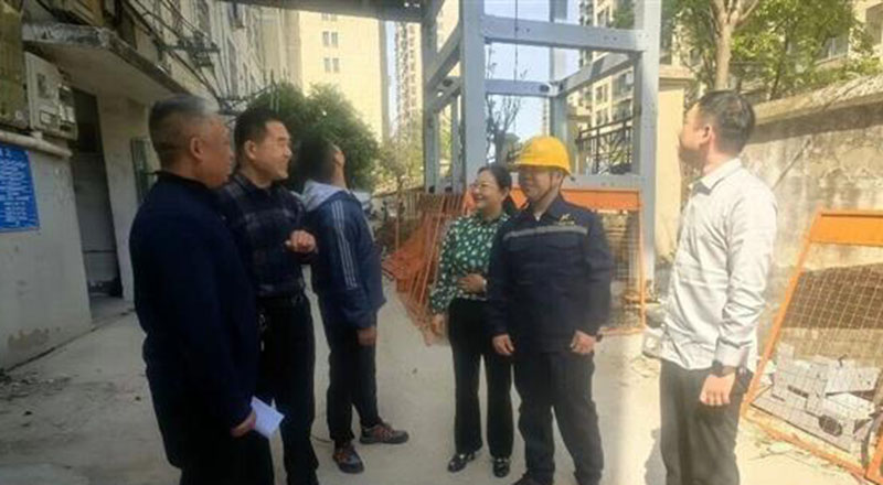 95岁老人圆了“下楼梦”：阜阳市首台老楼加装电梯在阜南正式投用(图5)