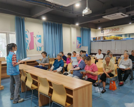 让科技温暖“夕阳红” 南京雨花台区智慧养老服务平台开展适老化改造宣讲(图1)