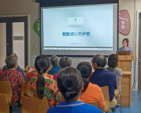 让科技温暖“夕阳红” 南京雨花台区智慧养老服务平台开展适老化改造宣讲(图2)