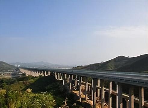 广西高速车祸致三死后续：车祸细节曝光逝者家属痛哭官方回应(图5)