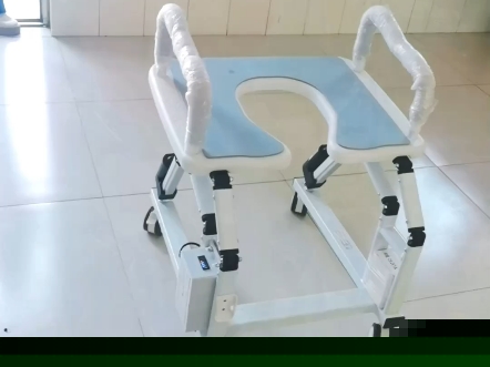 银联商务现身第九届广州“老博会” 保障适老化“国补”精准触达老年群体(图1)