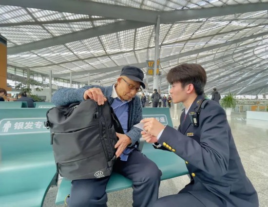 上海交通适老化提升项目让银发族出行更轻松(图8)