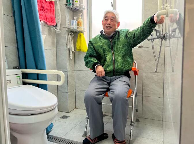 买智能马桶可领适老化改造补助款？有销售人员违规操作 已有人受骗(图1)