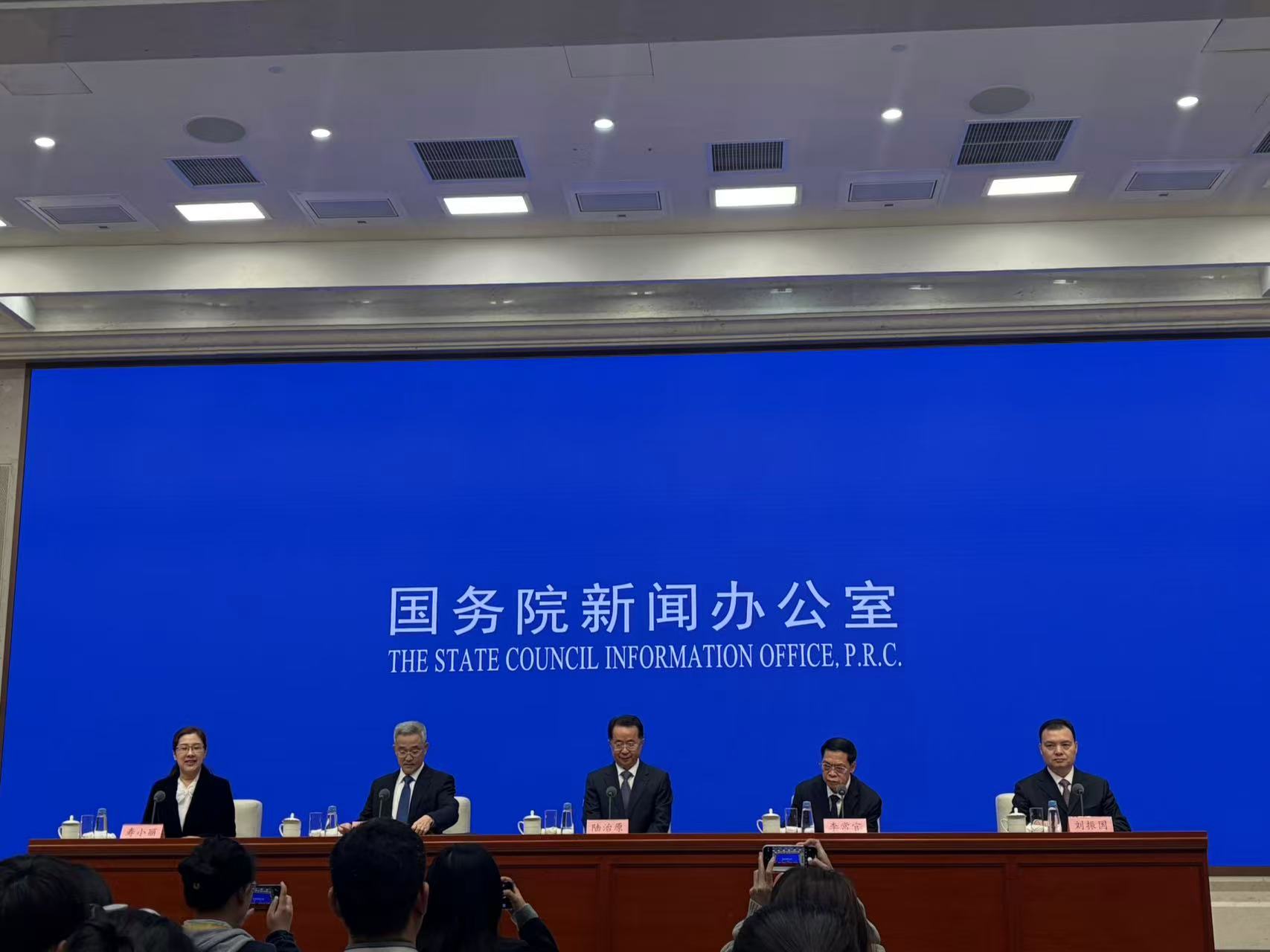 民政部部长陆治原：每天300多万老人在老年就餐点就餐(图1)