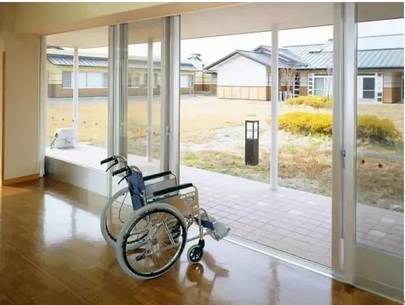 住建部：这五年通过老旧小区改造 已加装129万部电梯(图1)