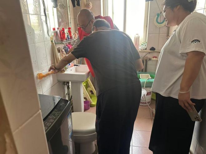 适老改造进家宅 细微关爱护夕阳(图3)
