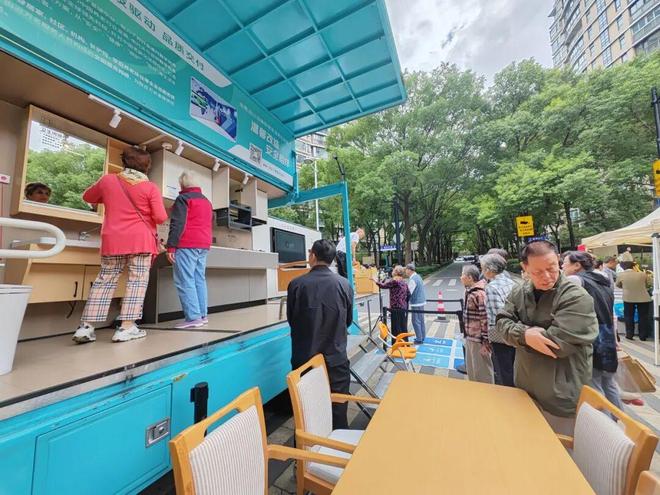 自从这辆“全场景体验车”开进古北社区……(图3)