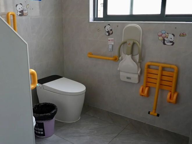 超额完成！全区完成40座公厕适老化适幼化改造(图2)