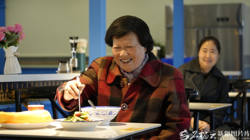 如何让老年人在家门口安享晚年？来看新疆的实践与突破(图2)