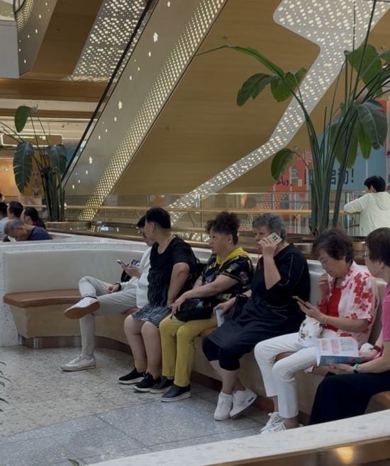 什么样的商场老人爱逛？上海发布“银发友好商场”建设指引(图2)