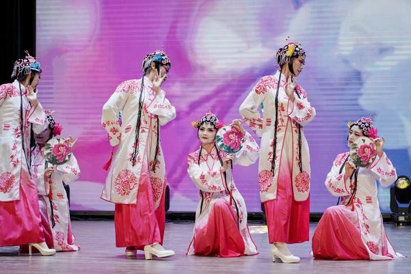 打造“老年友好型”银行 兴业银行九家机构获全国“敬老文明号”称号(图2)