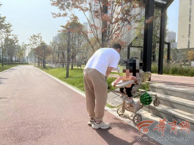 适老化大调研华商报记者走访了12座城市公园 适老化方面这些做得还不错 但还有改进空间(图4)