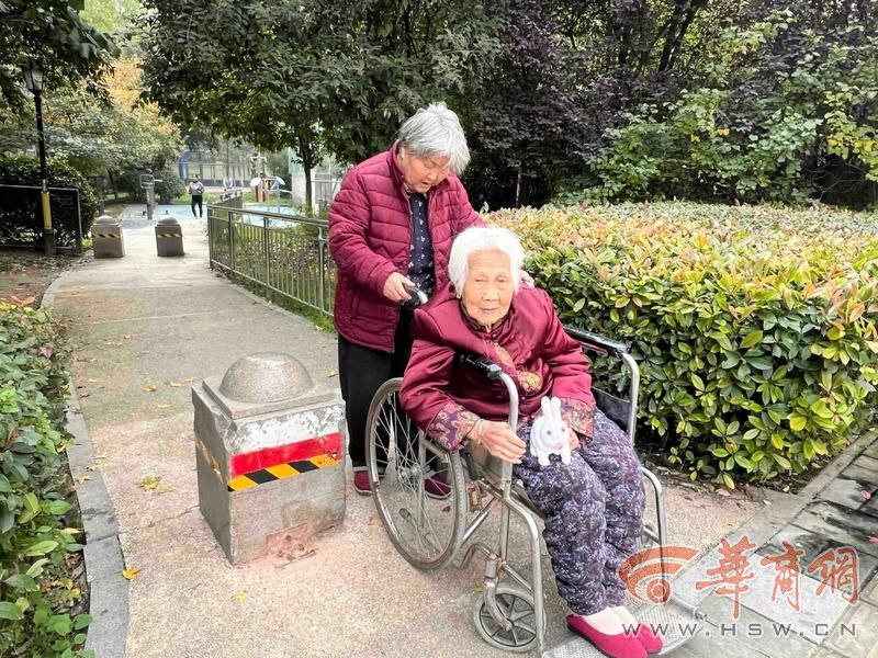 适老化大调研华商报记者走访了12座城市公园 适老化方面这些做得还不错 但还有改进空间(图7)