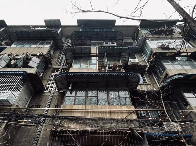 拆迁全面叫停？2025年以后楼龄超过20年的房子统一这样处理？(图2)