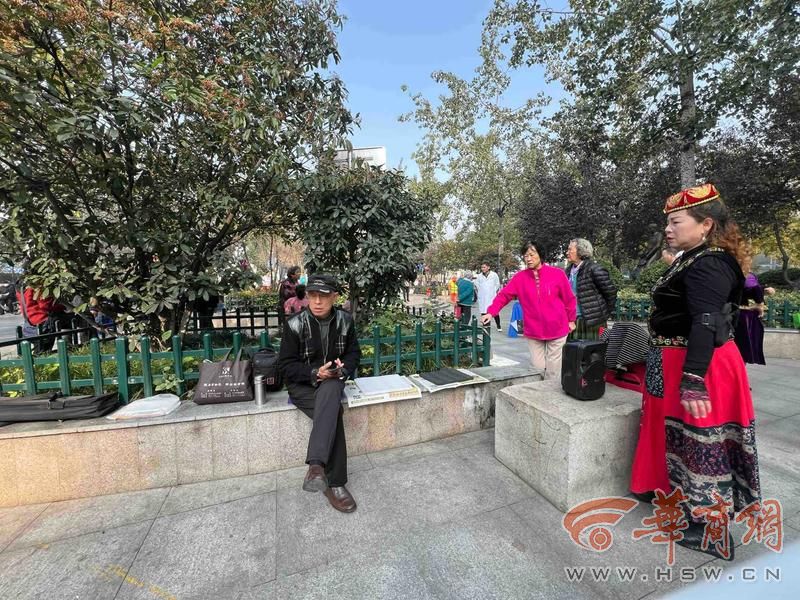 适老化大调研华商报记者走访了12座城市公园 适老化方面这些做得还不错 但还有改进空间(图14)