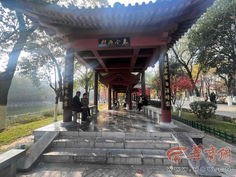 适老化大调研华商报记者走访了12座城市公园 适老化方面这些做得还不错 但还有改进空间(图19)