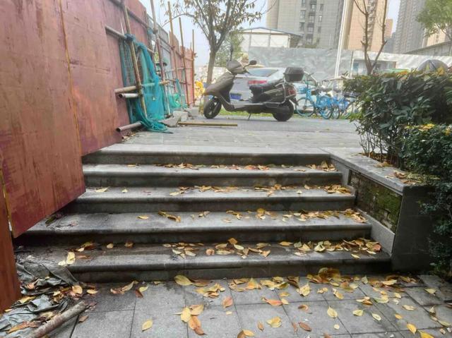 华商报记者走访了12座城市公园适老化方面这些做得还不错但还有改进空间(图6)