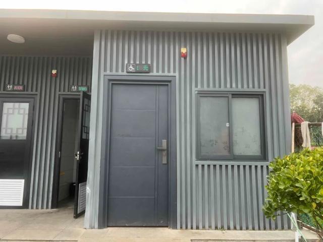 华商报记者走访了12座城市公园适老化方面这些做得还不错但还有改进空间(图21)