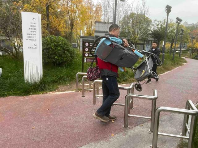 华商报记者走访了12座城市公园适老化方面这些做得还不错但还有改进空间(图30)