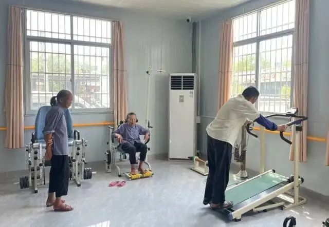 点赞丨东莞石排：依托“民生大莞家”助老人居家适老化改造(图1)