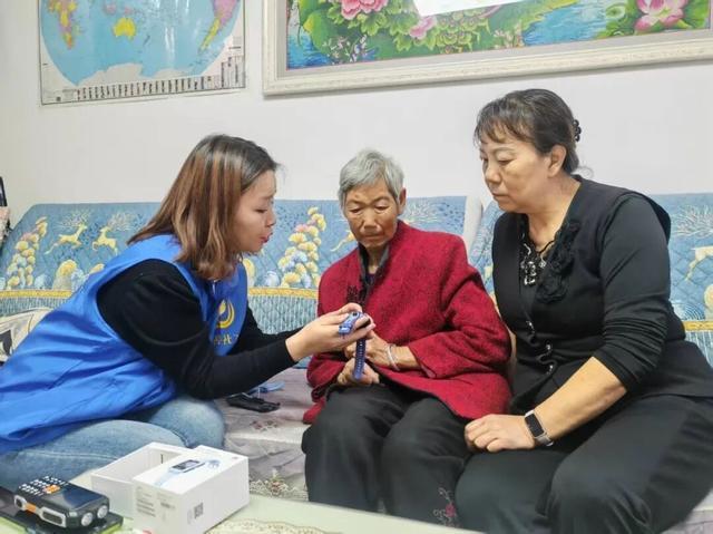 博乐市推进适老化改造工程 让老人居家“安全感拉满”(图1)