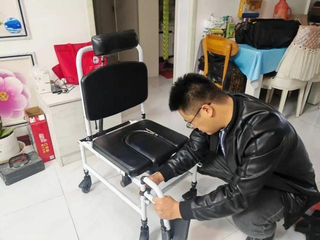 博乐市推进适老化改造工程 让老人居家“安全感拉满”(图2)