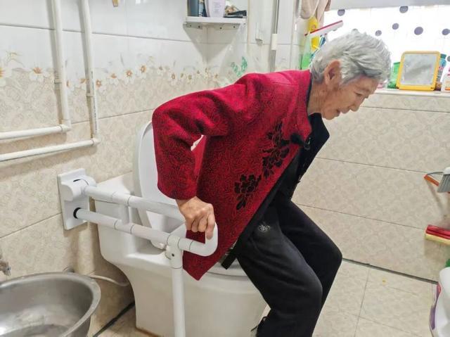 博乐市推进适老化改造工程 让老人居家“安全感拉满”(图4)