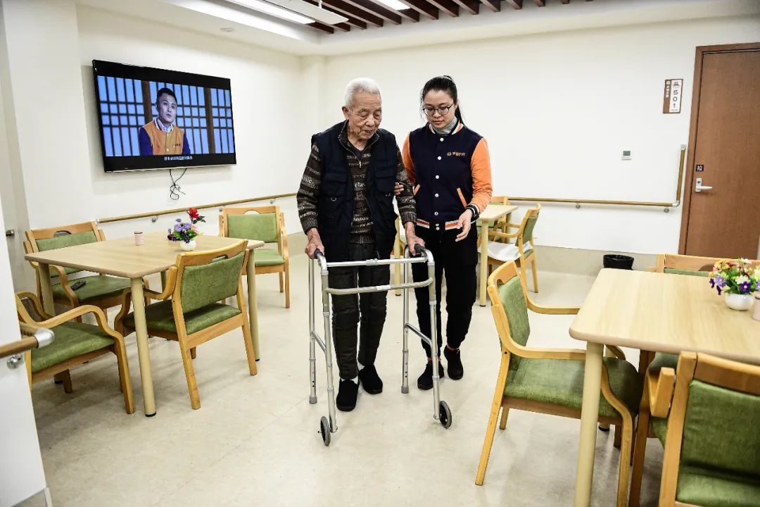 平凉庄浪：适老化改造 托起老人幸福生活(图1)