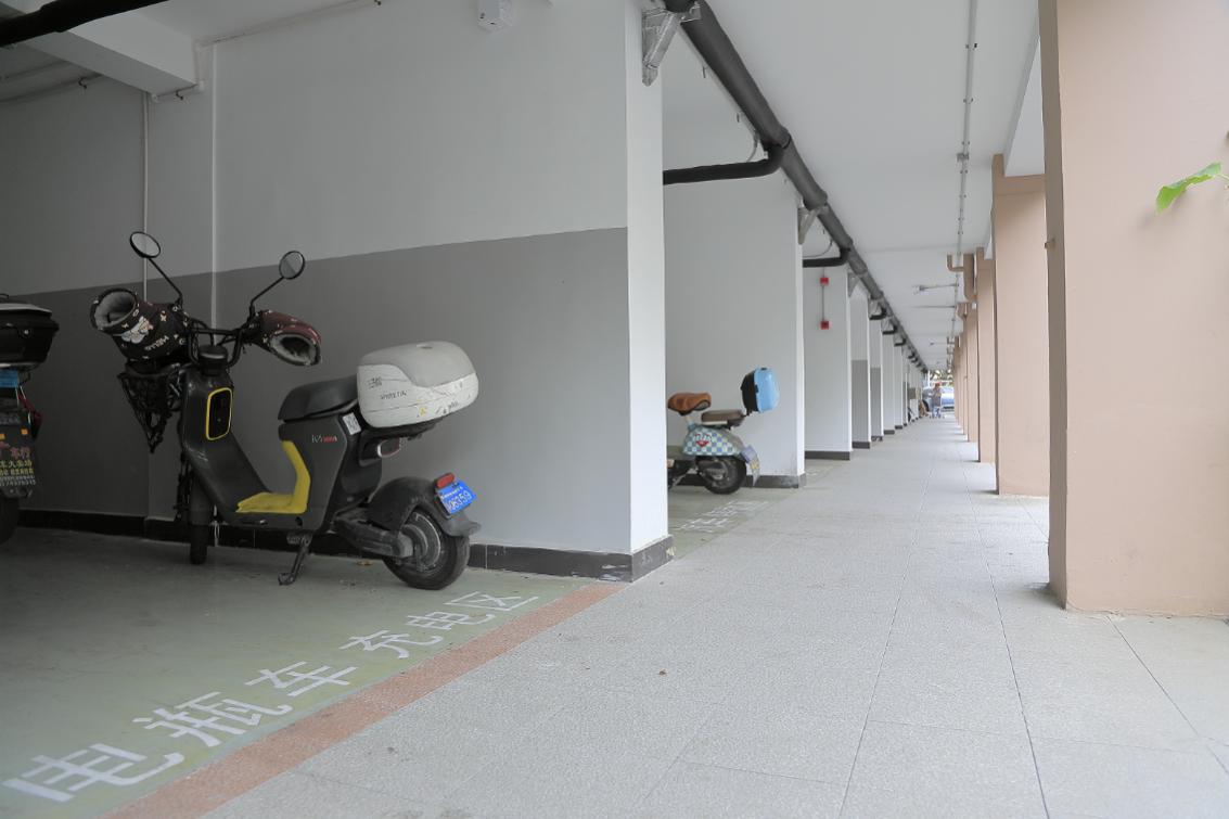 东明路街道丨小区“架空层”何以撬动居民幸福指数？(图2)