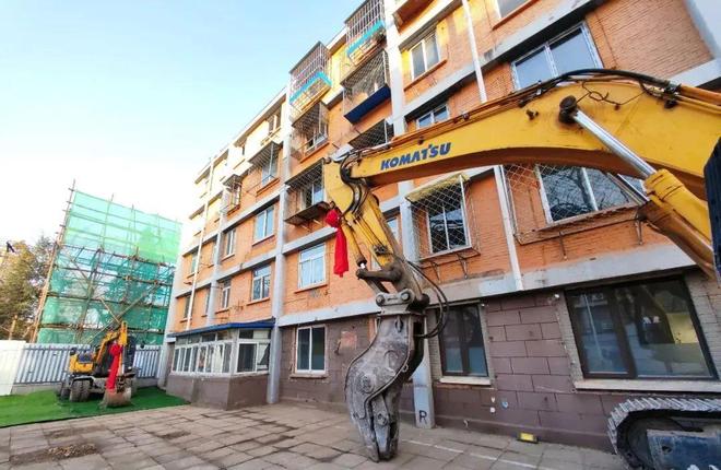 拆迁全面叫停？已明确：2025年起超25年的老房子或这样处理！(图1)