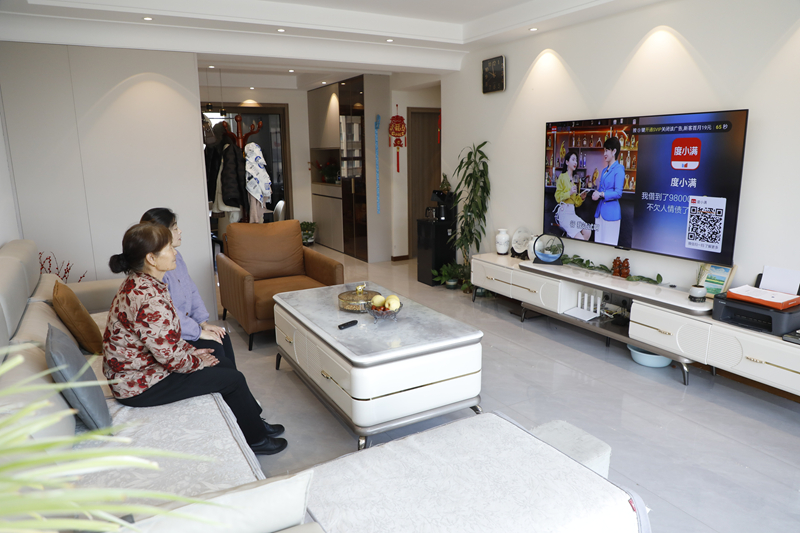 潍坊市青州市民政局开展适老化改造产品进社区暨老年人防诈骗宣传活动(图1)