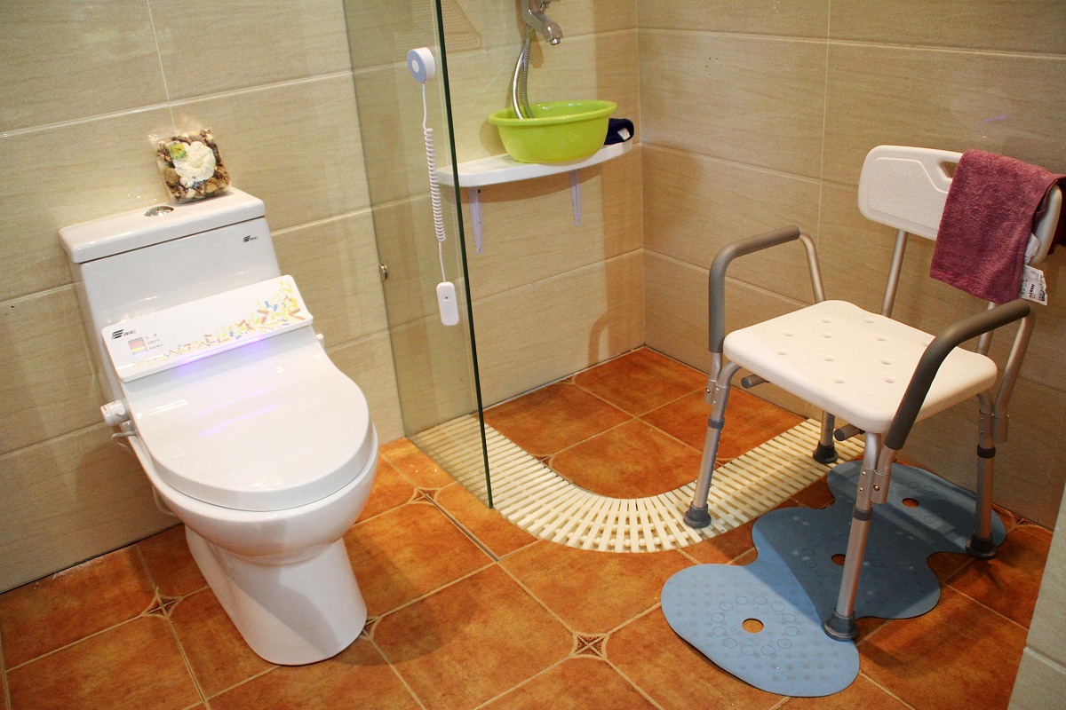 盘锦完成1200户特殊困难老年人家庭适老化改造(图1)