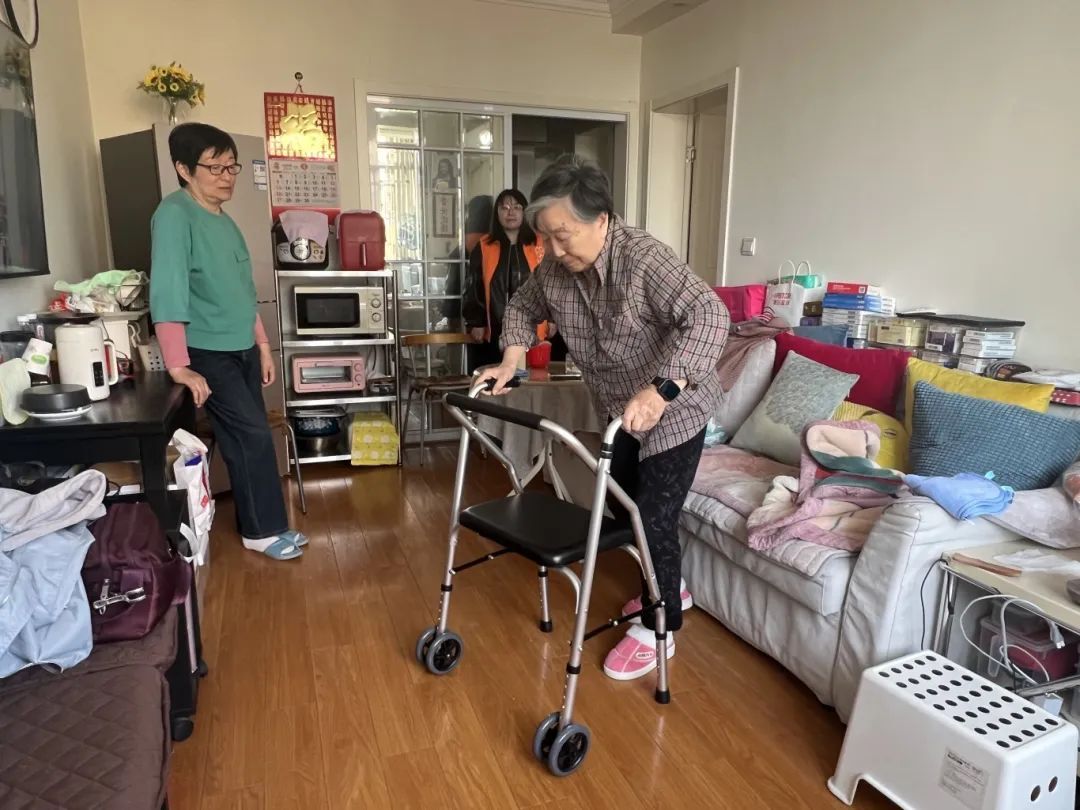 适老化改造无死角“一户一策”为老年人系上居家安全带(图1)