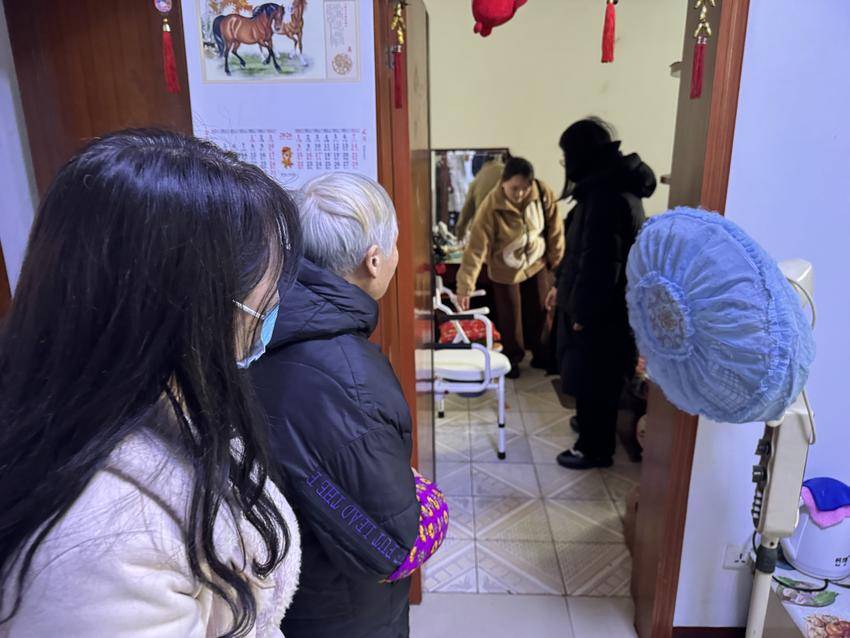 慧苑社区：适老化改造回访 温暖独居老人心(图1)