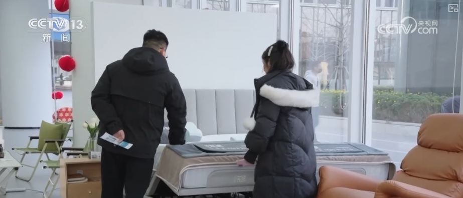 养老“爆款”产品更“轻”更“暖” “硬核”科技给老年人生活添便利(图4)