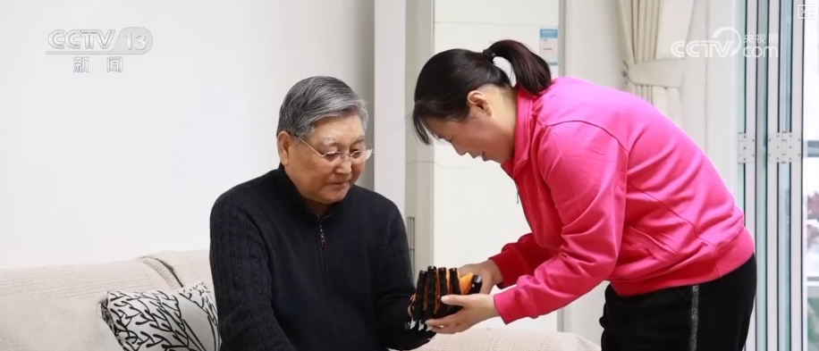 养老“爆款”产品更“轻”更“暖” “硬核”科技给老年人生活添便利(图13)