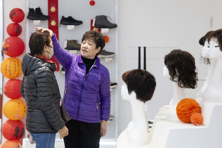 探访上海首家银发商店：让“养老”变“享老”的消费新实验(图2)