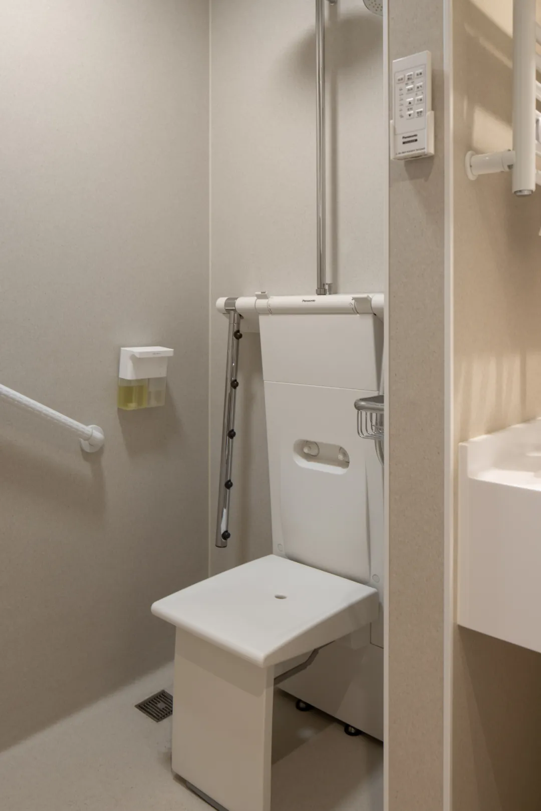 每年4000万老人跌倒一半在家发生！房子怎样更“适老”？(图2)