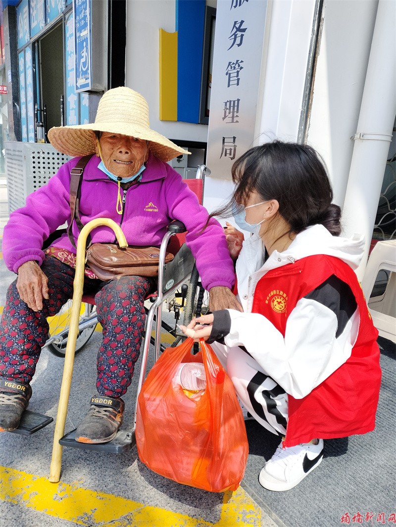 邮储银行马鞍山市绿洲花园支行深化适老化金融服务建设(图1)